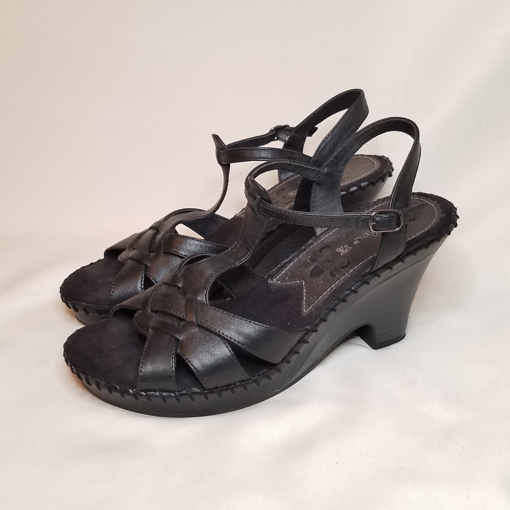 Thom McAn Leather Platform Strappy Sandal